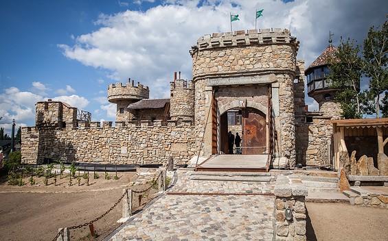 Castle entrance, Foto: Torsten Kellermann, Lizenz: Jakubzburg Mortka