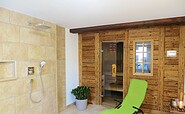 Bathroom with sauna in apartment Frieda, Foto: Ulrike Haselbauer, Lizenz: Tourismusverband Lausitzer Seenland e.V.
