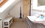 Badezimmer mit WC und Dusche, Foto: Foto: Ulrike Haselbauer, Lizenz: Tourismusverband Lausitzer Seenland e.V.