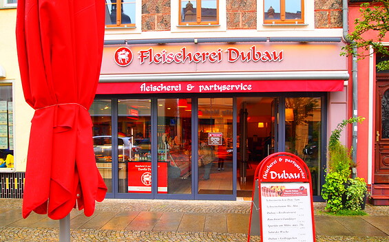 Entrance area of the butcher shop with snack area, Foto: Sophie Dubau, Lizenz: Danilo Dubau GmbH
