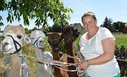 Animal Assisted Therapist Cornelia Schnippa with Alpacas, Foto: Christiane Klein, Lizenz: LAUSITZleben