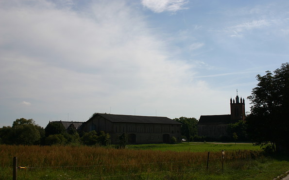 Blick auf die Kirche Tornow, Foto: Madlen Wetzel, Lizenz: Tourismusverband Ruppiner Seenland e. V.