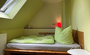small bedroom with double bed and sky view, Foto: Ulrike Haselbauer, Lizenz: TV Lausitzer Seenland e.V.