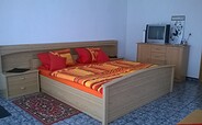 1-room apartment double bed, Foto: Natalie Schmidt, Lizenz: Zimmervermietung Majunke