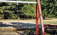 Schaukel auf dem Spielplatz in Radewiese, Foto: M. Huhle, Lizenz: Amt Peitz