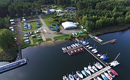 Hafencamp Senftenberger See aus der Luft, Foto:  J. Müller, Lizenz: Zweckverband Lausitzer Seenland Brandenburg