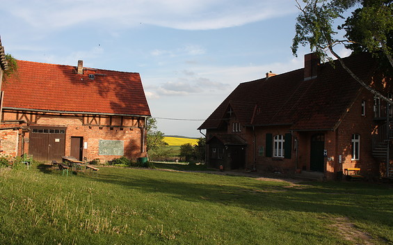 Aussenansicht Feld-Wald-und-Wiesen-Schule, Foto: Julika Wilser