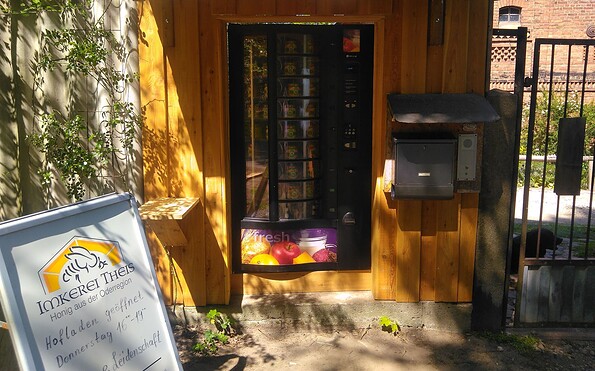 honey vending machine of the apiary Theis, Foto: Lutz Theis