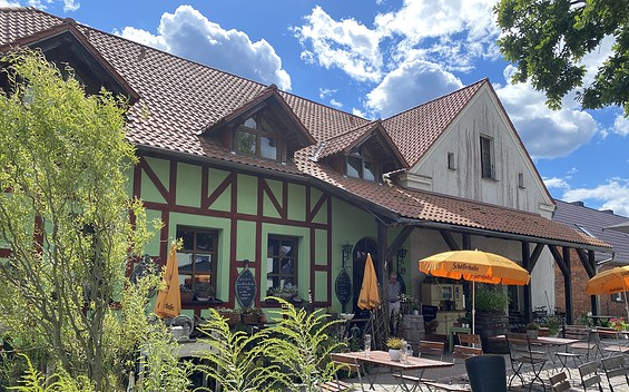Aussenansicht Pension Zum Grünen Baum in Ringenwalde, Foto: Alena Lampe