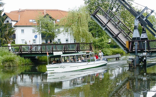 MS Fritze und Zugbrücke on the Notte Canal in Königs Wusterhausen, Foto: Günter Schönfeld, Lizenz: Tourismusverband Dahme-Seenland e.V.