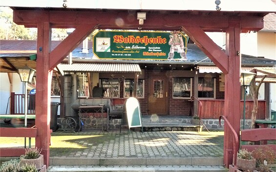 Entrance area restaurant Waldschenke, Foto: Gregor Kockert, Lizenz: Tourismusverband Lausitzer Seenland e.V.