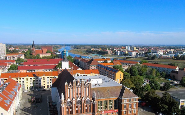 Blick von der Marienkirche auf das Rathaus, Foto: Sandra Haß, Lizenz: Seenland Oder-Spree