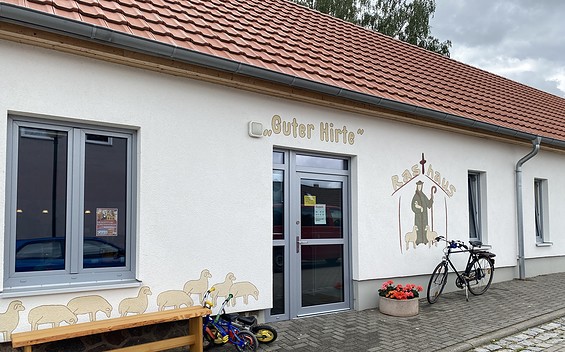 Außenansicht Rasthaus Guter Hirte Fürstenwerder, Foto: Alena Lampe