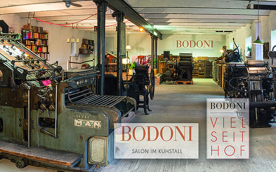 Bodoni-Museum, Salon im Kuhstall auf dem Bodoni-Vielseithof in Buskow, Foto: Thomas Henning, Lizenz: Thomas Henning