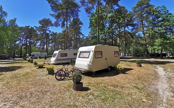Urlaubscamping Standplatz, Foto: ReFanCard, Lizenz: Waldcamping Am Großsee