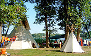 2 Tipis im Camp, , Foto:  Nordlicht-Archiv, Lizenz:  Nordlicht-Archiv