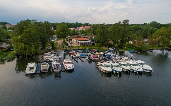 Hafen Bootshaus Neuruppin, Foto: Frank Kindt, Lizenz: Bootshaus Neuruppin