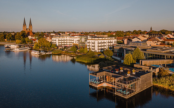 Außenansicht Hotel & Therme, Foto: Nils Hasenau, Lizenz: Resort Mark Brandenburg