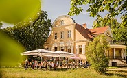 Café im Gutspark Neukladow, Foto: visitBerlin, Dagmar Schwelle, Lizenz: visitBerlin, Dagmar Schwelle