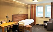 barrierefreies Zimmer mit Einzelbett, Foto: Ulrike Haselbauer, Lizenz: Tourismusverband Lausitzer Seenland e.V.