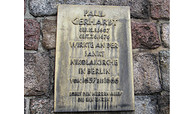 Gedenktafel an der Nikolaikirche in Berlin-Mitte, Foto:  Manfred Reschke, Lizenz: Tourismusverband Dahme-Seenland e.V.