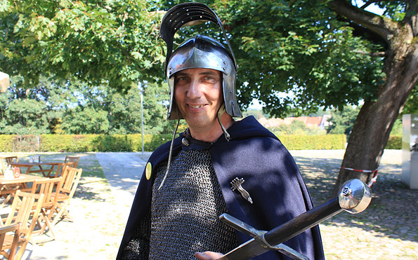 Ritter Thomas bei einer Burgführung, Foto: Bansen/Wittig