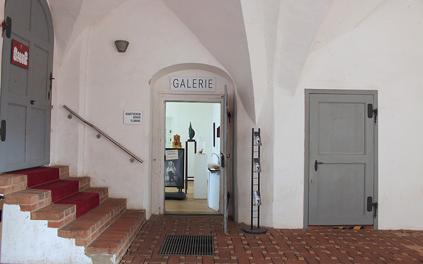Galerie Eingang im Torhaus, Foto: Eva Galonska