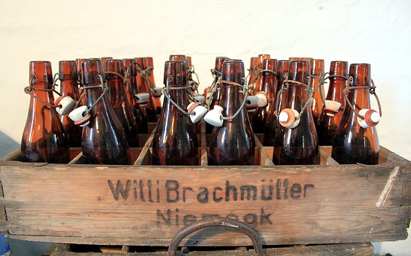 Brausemuseum im historischen Wasserturm Niemegk - Historischer Getränkekasten