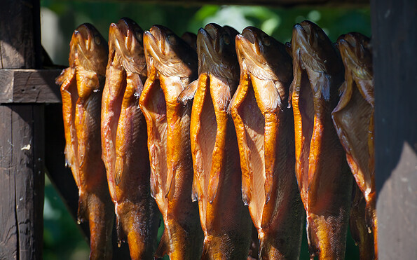 Räucherfisch am Angelteich, Foto: Jedrzej Marzecki