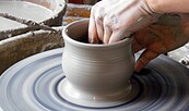 An der Töpferscheibe, Foto: Th. Rottenbücher