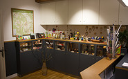 Regal mit Produkten der Region, Foto: Bansen/Wittig
