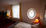 Stimmungsvolle Zimmer im Hotel Vierseithof, Foto: Yves Lasdinat, Lizenz: HF Berlin Brandenburg Grundbesitz GmbH