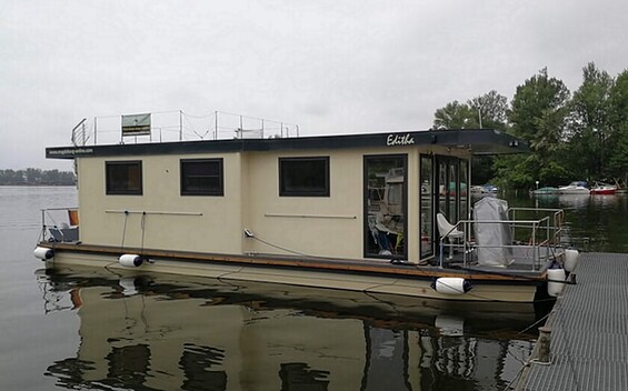 Boat rental Magdeburg on the Niederhavel