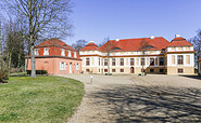 Außenansicht von Schloss Caputh, Foto: Steffen Lehmann, Lizenz: TMB Tourismus-Marketing Brandenburg GmbH