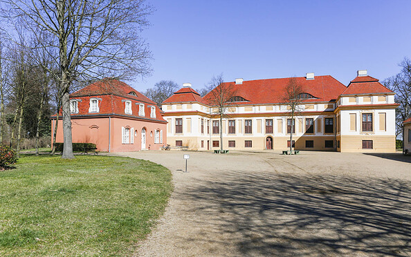 Außenansicht von Schloss Caputh, Foto: Steffen Lehmann, Lizenz: TMB Tourismus-Marketing Brandenburg GmbH