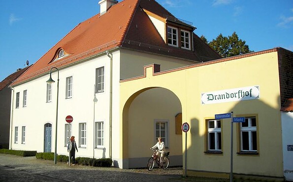 Drandorfhof in Schlieben mit Tourist-Information, Foto: Amt Schlieben, Lizenz: Amt Schlieben