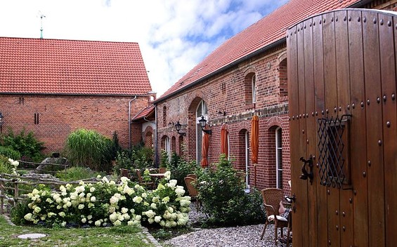 Künstlerhof Roofensee, KueHo_Blick-Blick-in-den-Hof, Foto: S. Dietrich, Lizenz: S. Dietrich