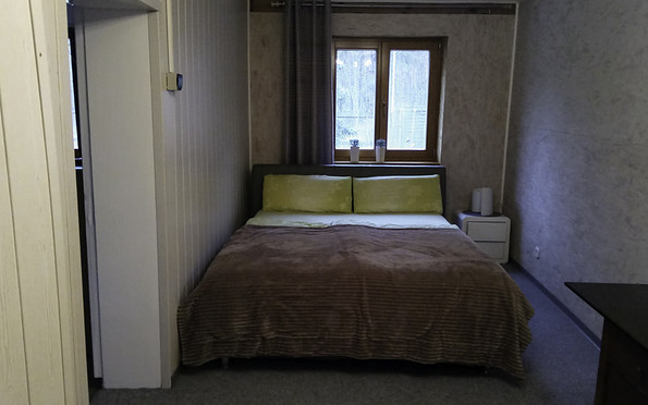 Zimmer mit Doppelbett, Foto: Michael Bernau