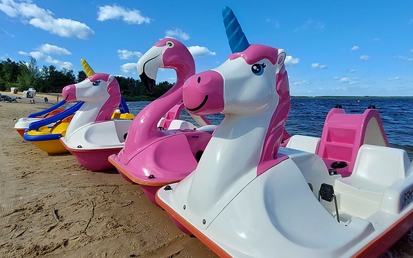 Pedal boats directly on the bathing beach, Foto: OSTufer - beach bar and water sports, Lizenz: OSTufer - beach bar and water sports