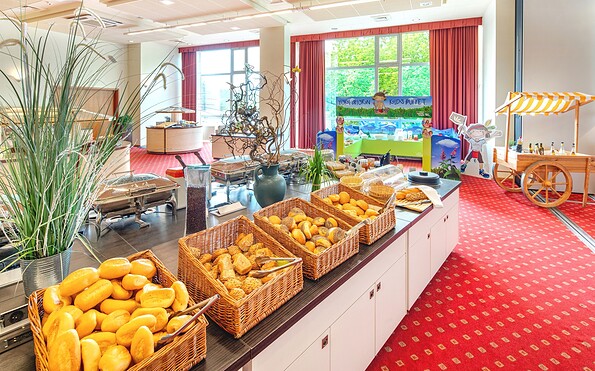 Frühstücksbuffet mit YOKI AHORN Kinderbuffet, Foto: Julian Mieske, Lizenz: AHORN Hotels &amp; Resorts