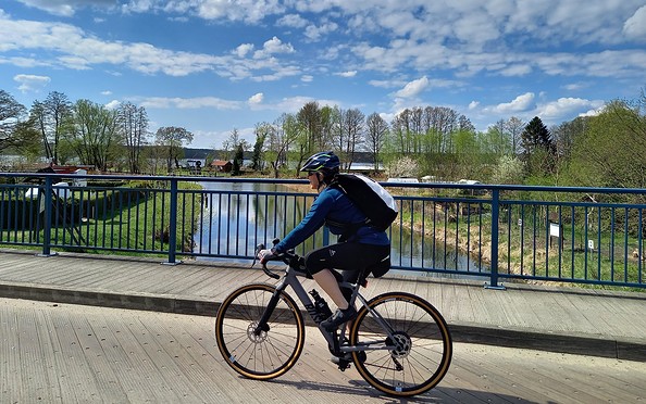Radfahrerin in Himmelpfort, Foto: Michelle Engel, Lizenz: TV Ruppiner Seenland