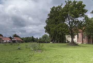 ... kann man durch wunderschöne Ruinen wandern!