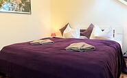 Ferienwohnung Pedro:Schlafzimmer mit Doppelbett, Foto: Ulrike Haselbauer, Lizenz: Tourismusverband Lausitzer Seenland e.V.