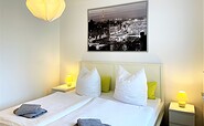 Ferienwohnung Cora: Schlafzimmer mit Doppelbett, Foto: Ulrike Haselbauer, Lizenz: Tourismusverband Lausitzer Seenland e.V.