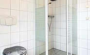 Ferienwohnung Filu: Bad mit Dusche und WC, Foto: Ulrike Haselbauer, Lizenz: Tourismusverband Lausitzer Seenland e.V.