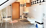 Holiday flat Carina: Bathroom with shower, Foto: Ulrike Haselbauer, Lizenz: Tourismusverband Lausitzer Seenland e.V.