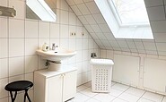 Filu holiday flat: bathroom with window, Foto: Ulrike Haselbauer, Lizenz: Tourismusverband Lausitzer Seenland e.V.