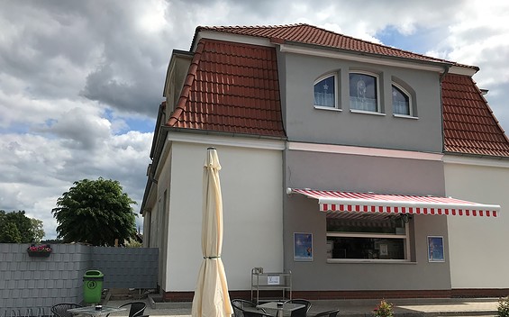 Eis-Gramsch in Lychen, Aussenansicht , Foto: Anet Hoppe