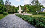 Denkmal Ehrenfriedhof, Foto: framerate-media.de, Lizenz: TKS Lübben (Spreewald) GmbH