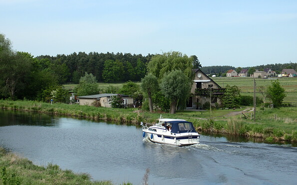 Auf dem Voßkanal zwischen Liebenwalde und Zehdenick, Foto: Judith Kerrmann, Lizenz: Tourismusverband Ruppiner Seenland e. V.